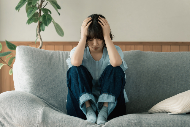 悩む